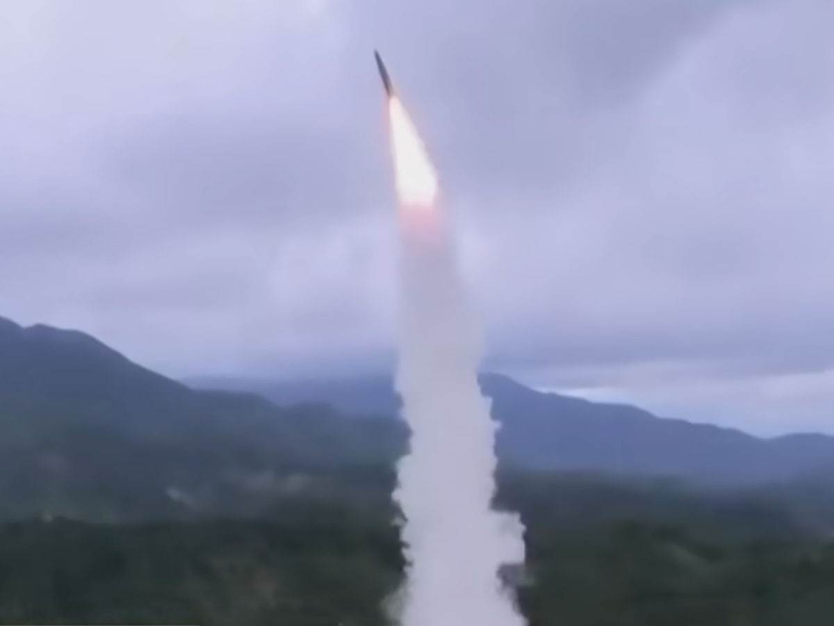  Sjeverna Koreja ispalila 10 projektila 