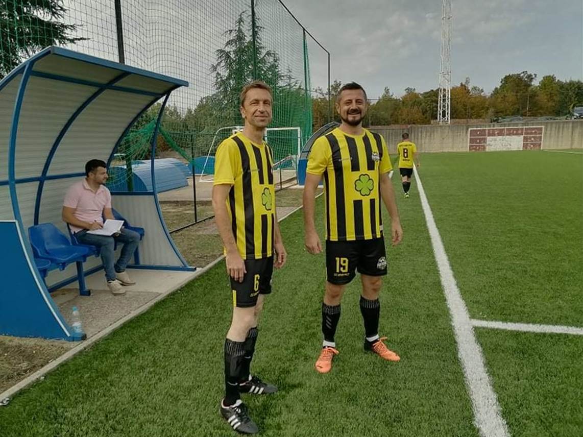  Muslimanski imam i pravoslavni sveštenik saigrači u fudbalskom timu Fortuna Mostar 