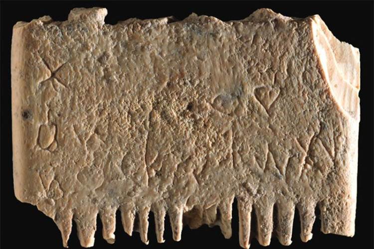  Arheolozi pronašli drevni češalj na kojem je ispisana najstarija rečenica 