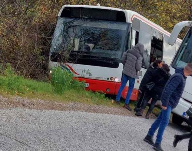  Autobus sletio sa puta kod Kragujevca 