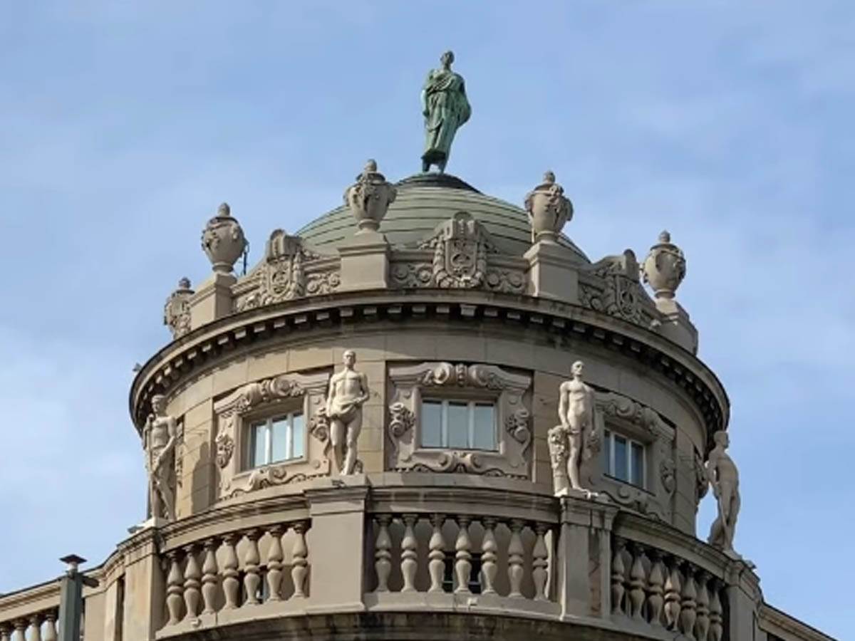  Kip slobode statua na zgradi Vlade Srbije u Beogradu 