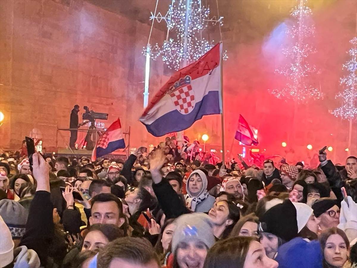  Doček fudbalera Hrvatske poslije Mundijala - pjevali Tompsona 