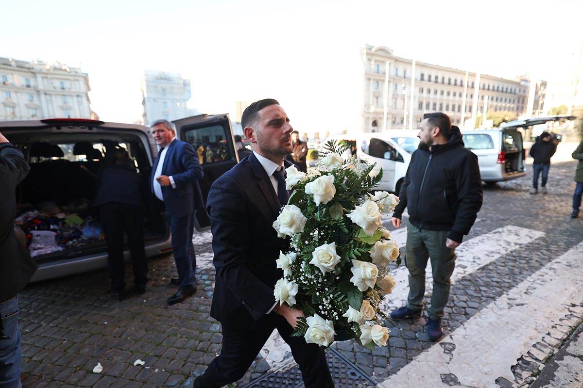  Piksi stigao na sahranu Siniše Mihajlovića 