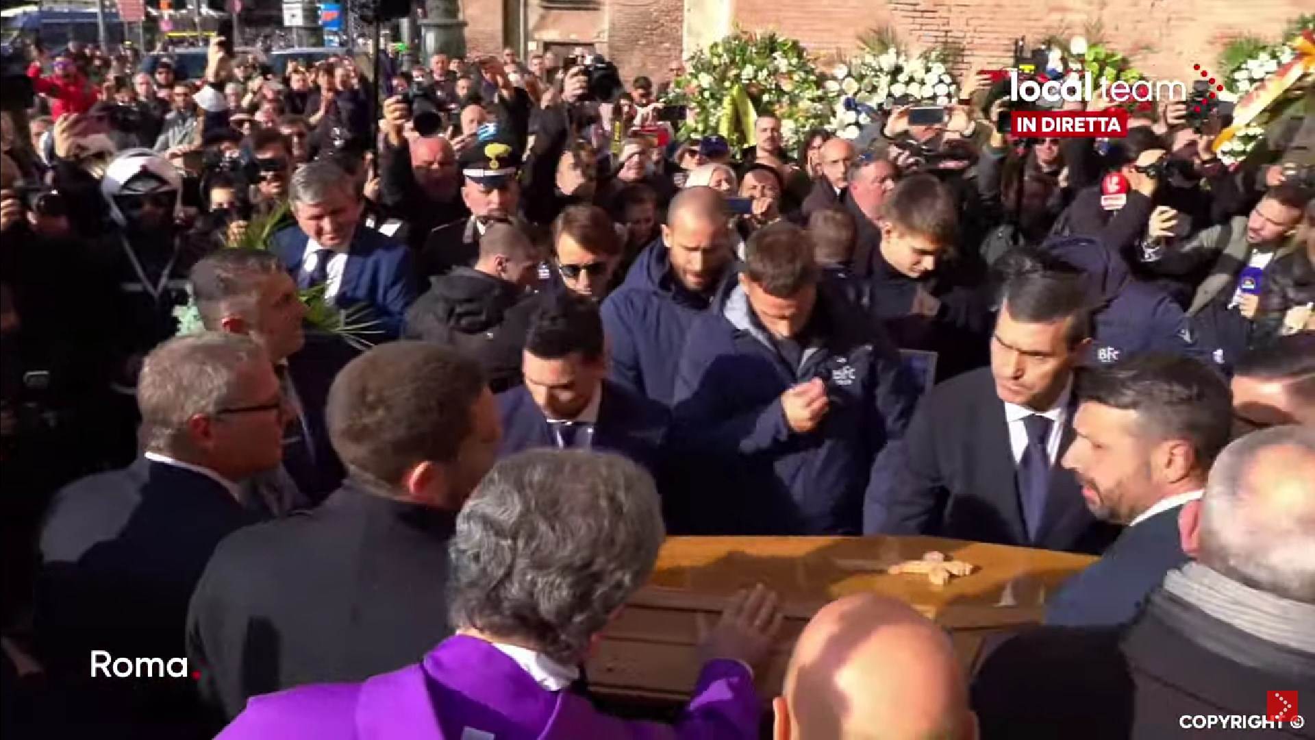  Ko je nosio kovčeg Siniše Mihajlovića na sahrani u Rimu 