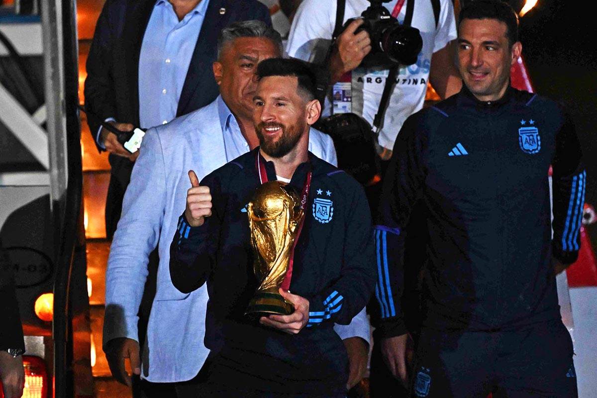  Fudbaleri Argentine stigli kući proslavili titulu 