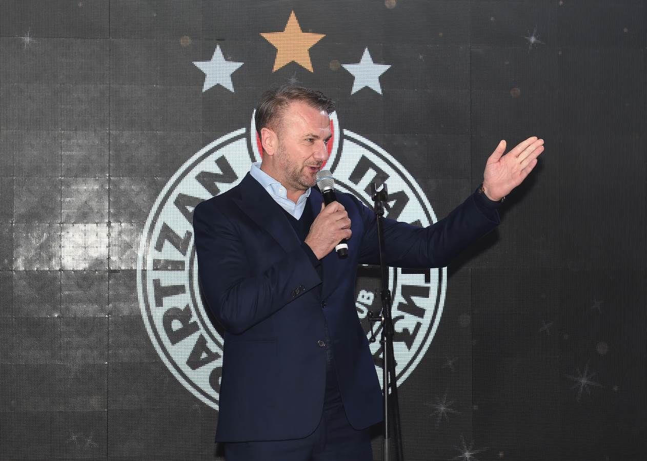  Ostoja Mijailović na novogodišnjem koktelu KK Partizan 