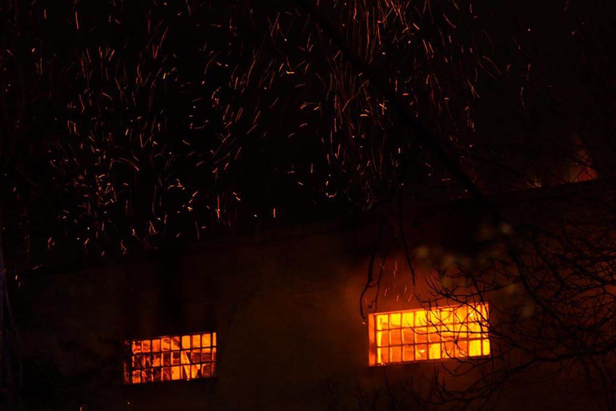  Vatrogasci na terenu: Zapalio se stan u Banjaluci (VIDEO) 