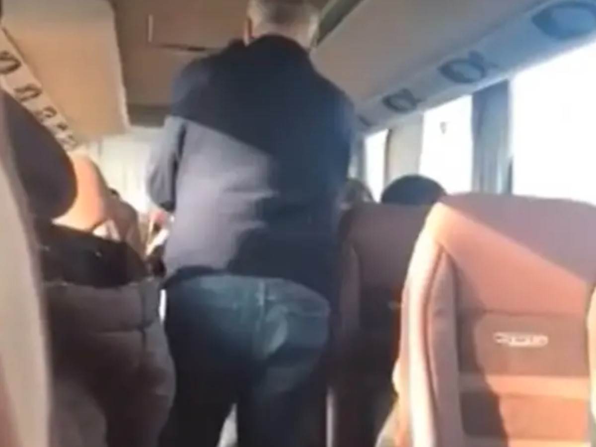  Vozač školskog autobusa nasrnuo na dijete 