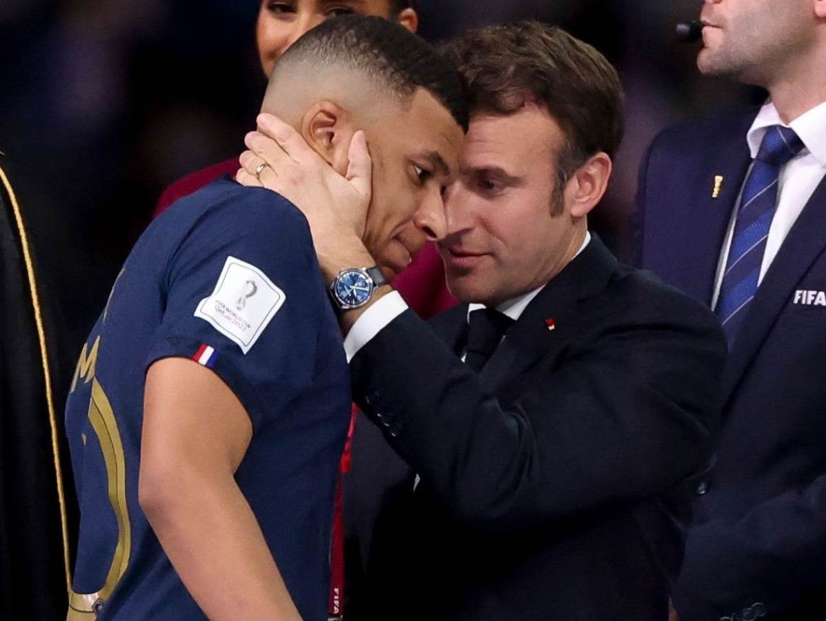  emanuel makron smjenjuje predsjednika fudbalskog saveza francuske  