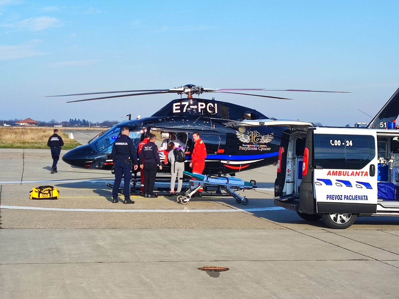  Djevojčica prebačena helikopterom iz Banjaluke do Beograda 