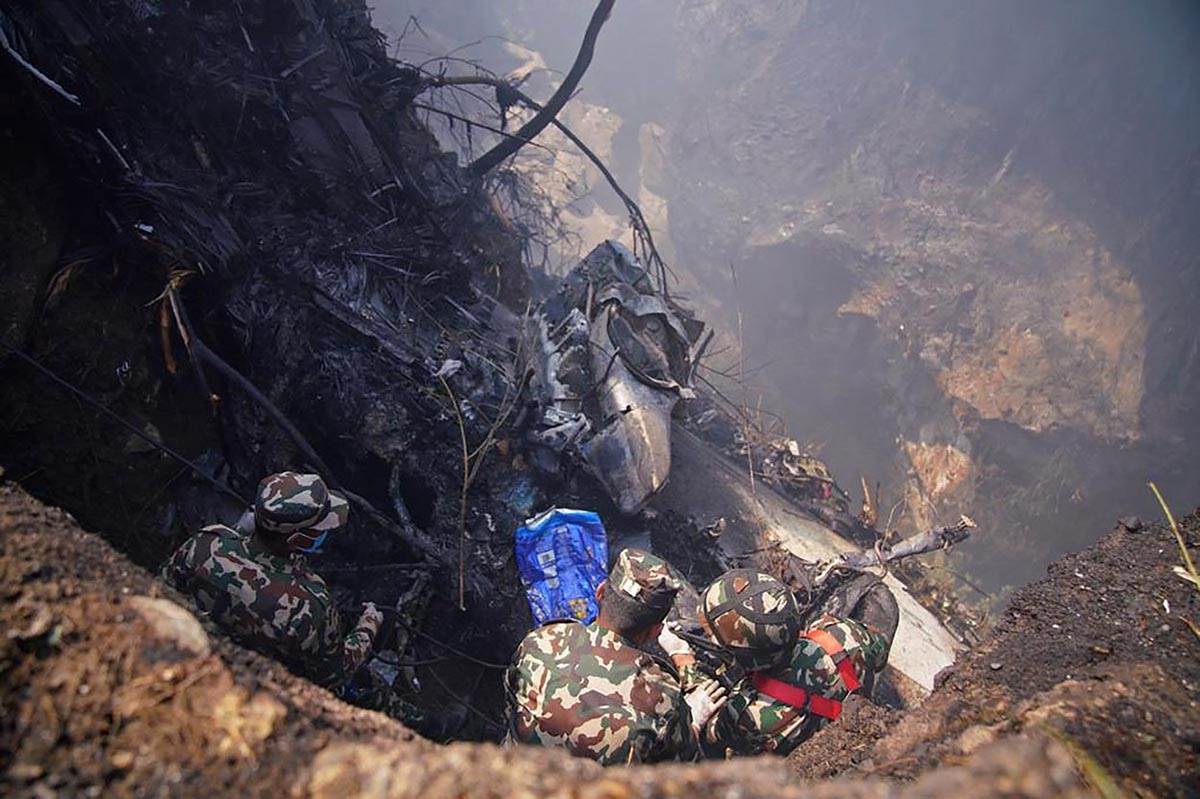  Pronađene crne kutije aviona koji se srušio u Nepalu 
