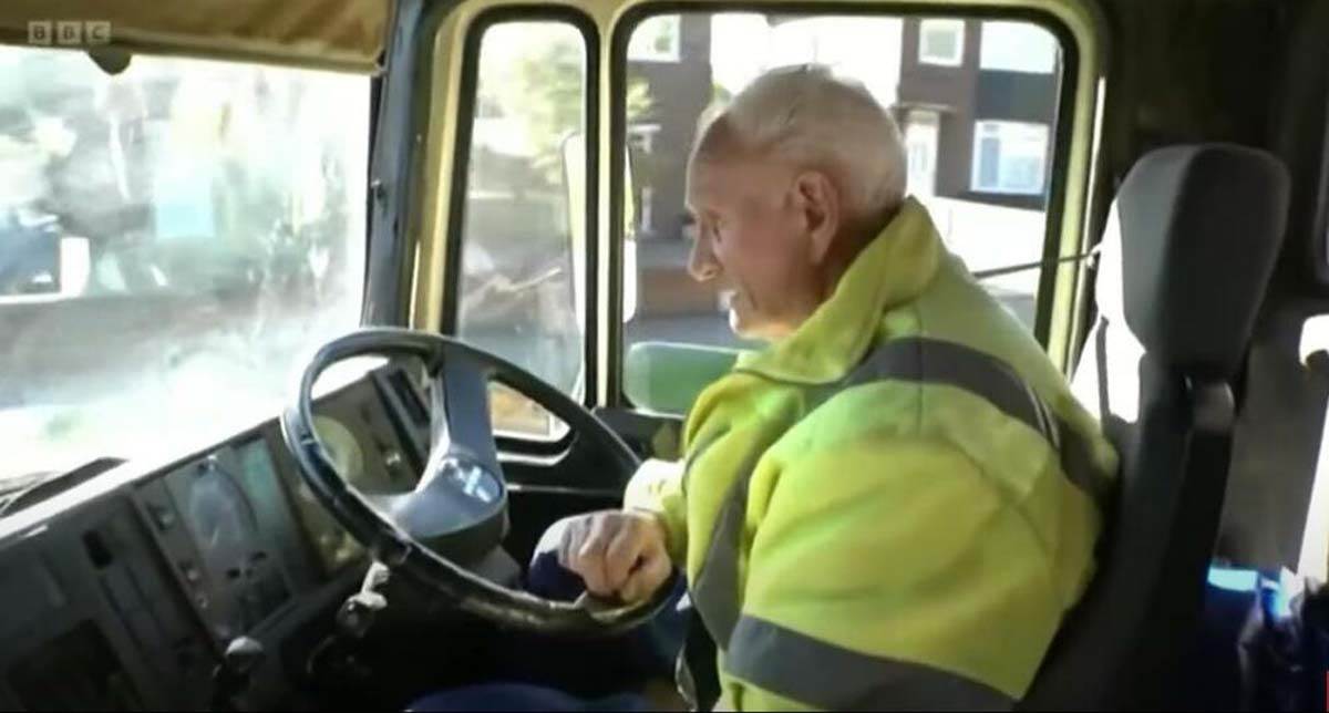  Najstariji vozač kamiona na svijetu ima 90 godina 