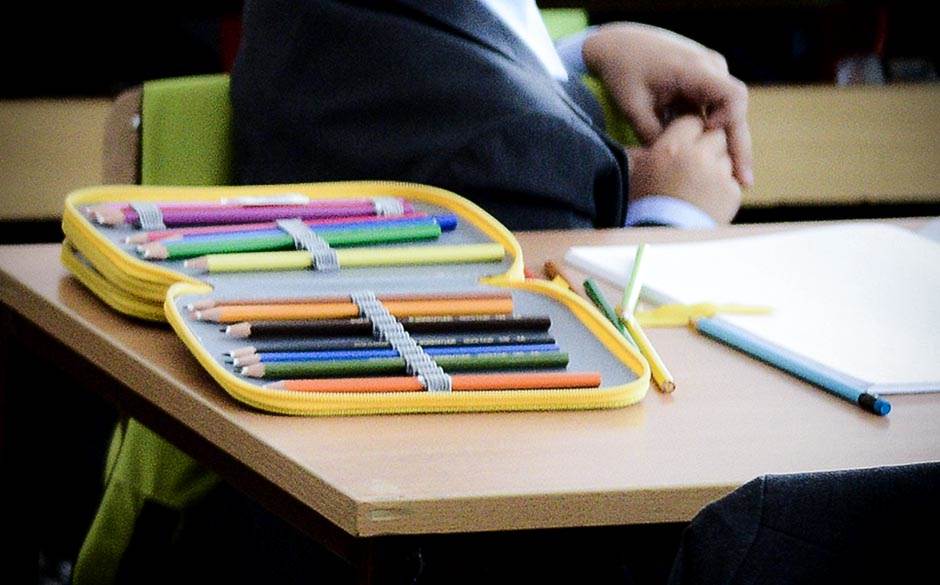 Zabrana korištenja mobilnih telefona u školi u Srbiji Zabrana korištenja mobilnih telefona u školi u Srbiji