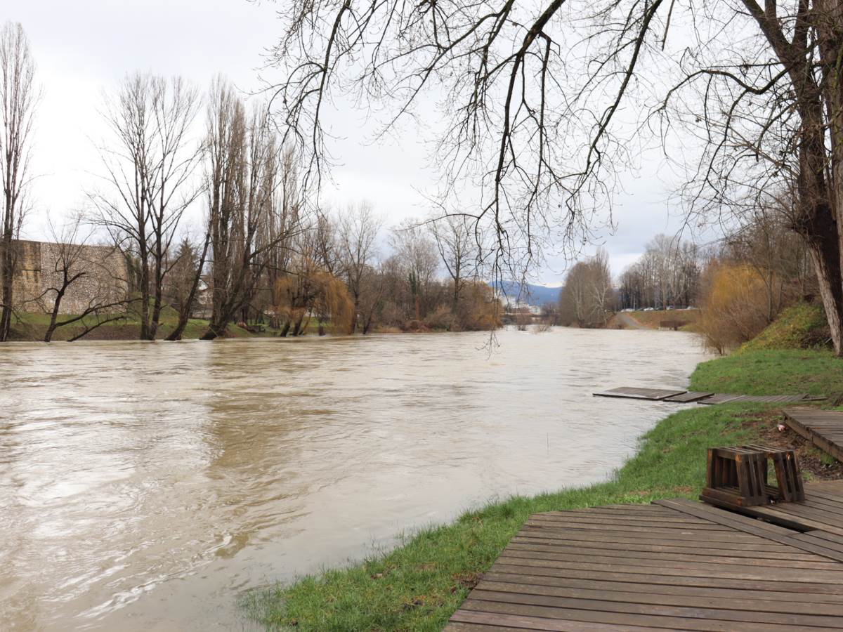  Uvećan vodostaj rijeke Vrbas u Banjaluci 