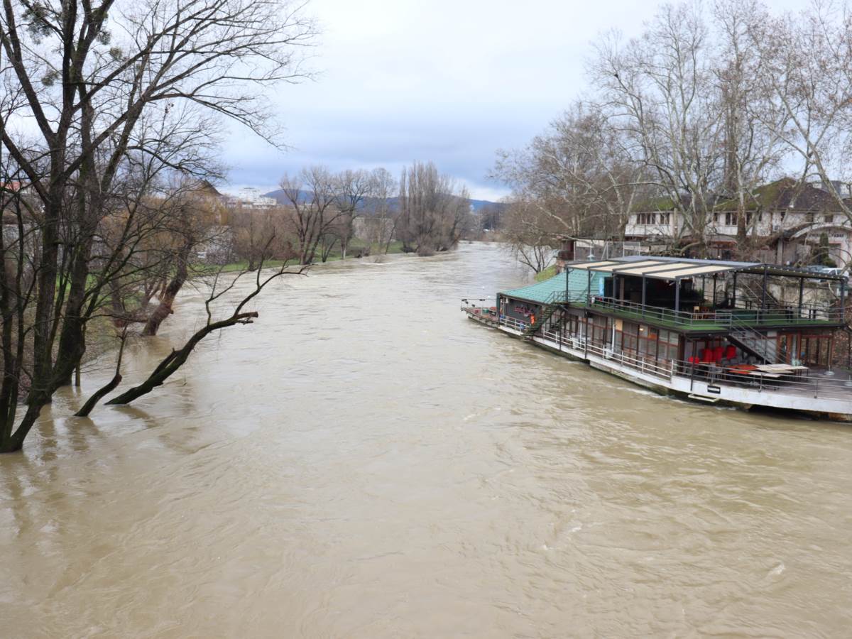  Uvećan vodostaj rijeke Vrbas u Banjaluci 