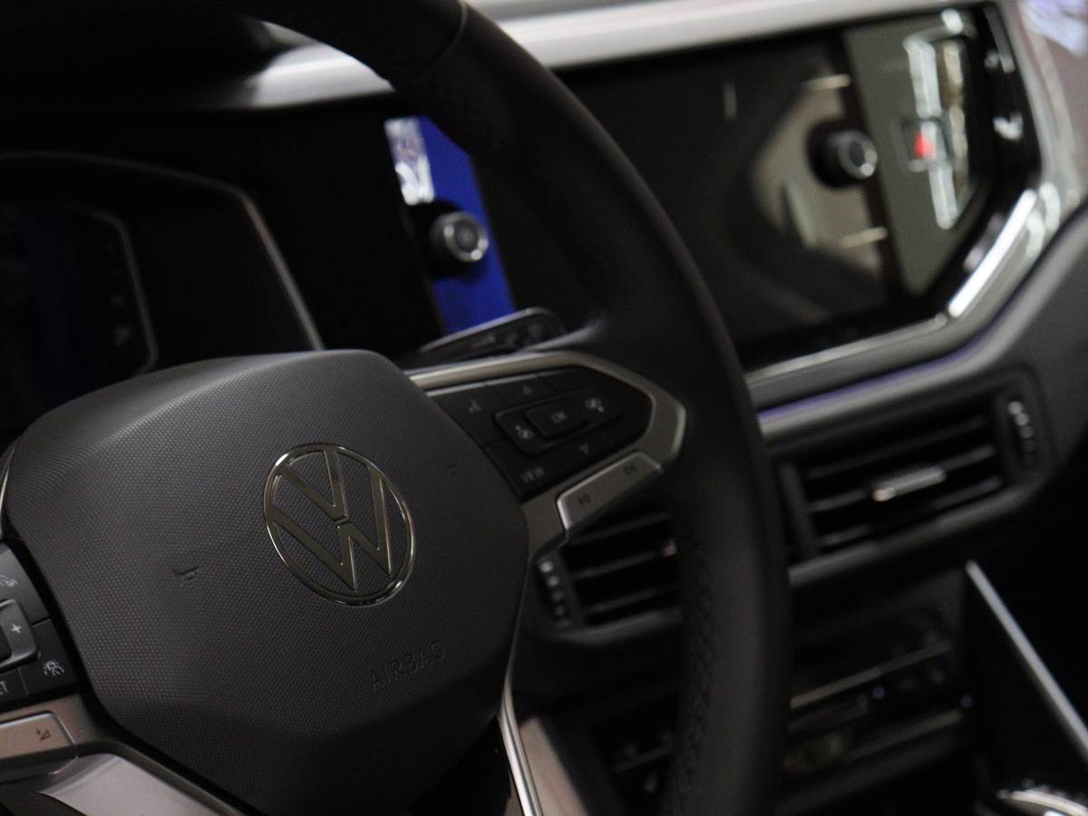  Folksvagen patent "Eye-Control" 