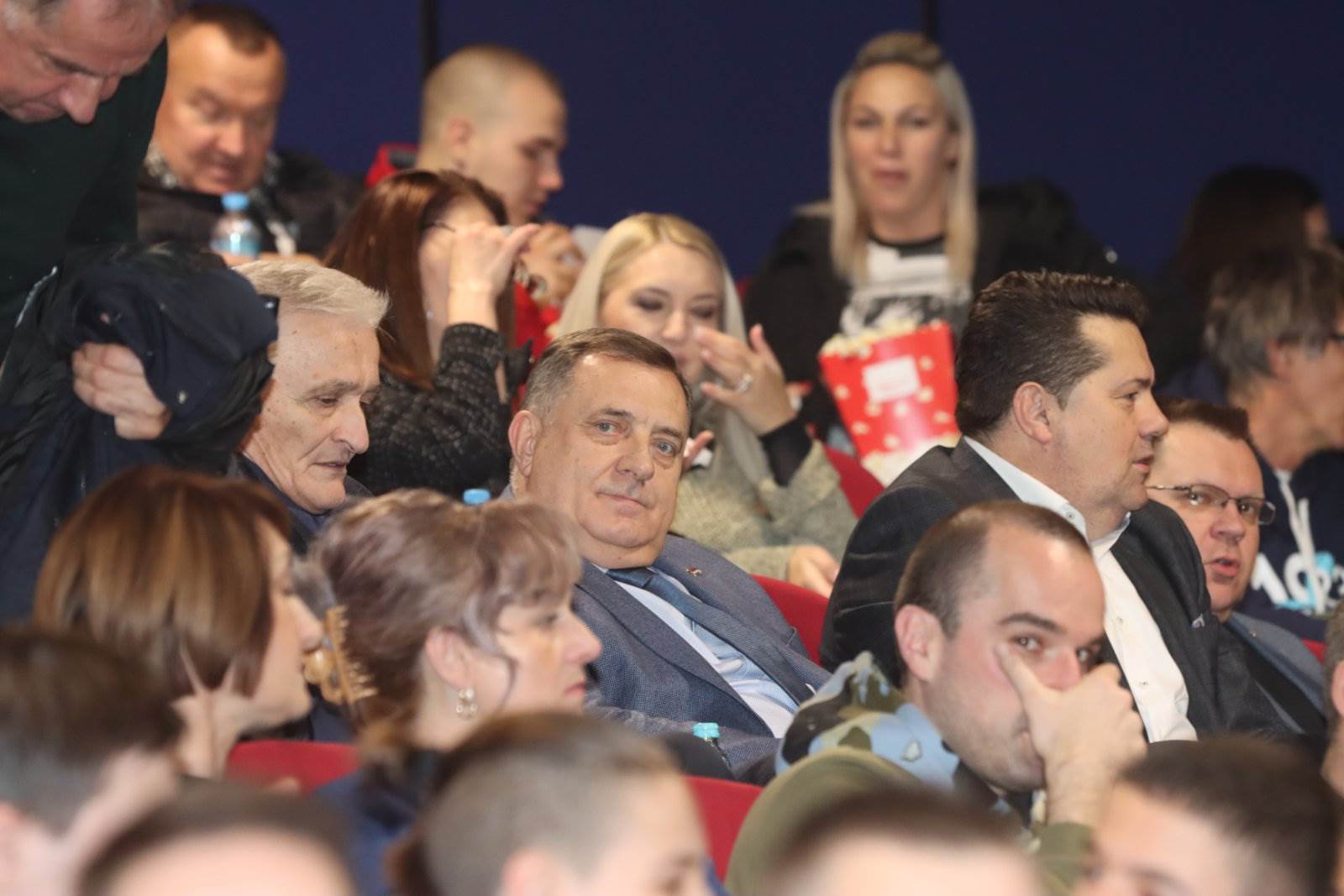  Dodik na premijeri filma Oluja 