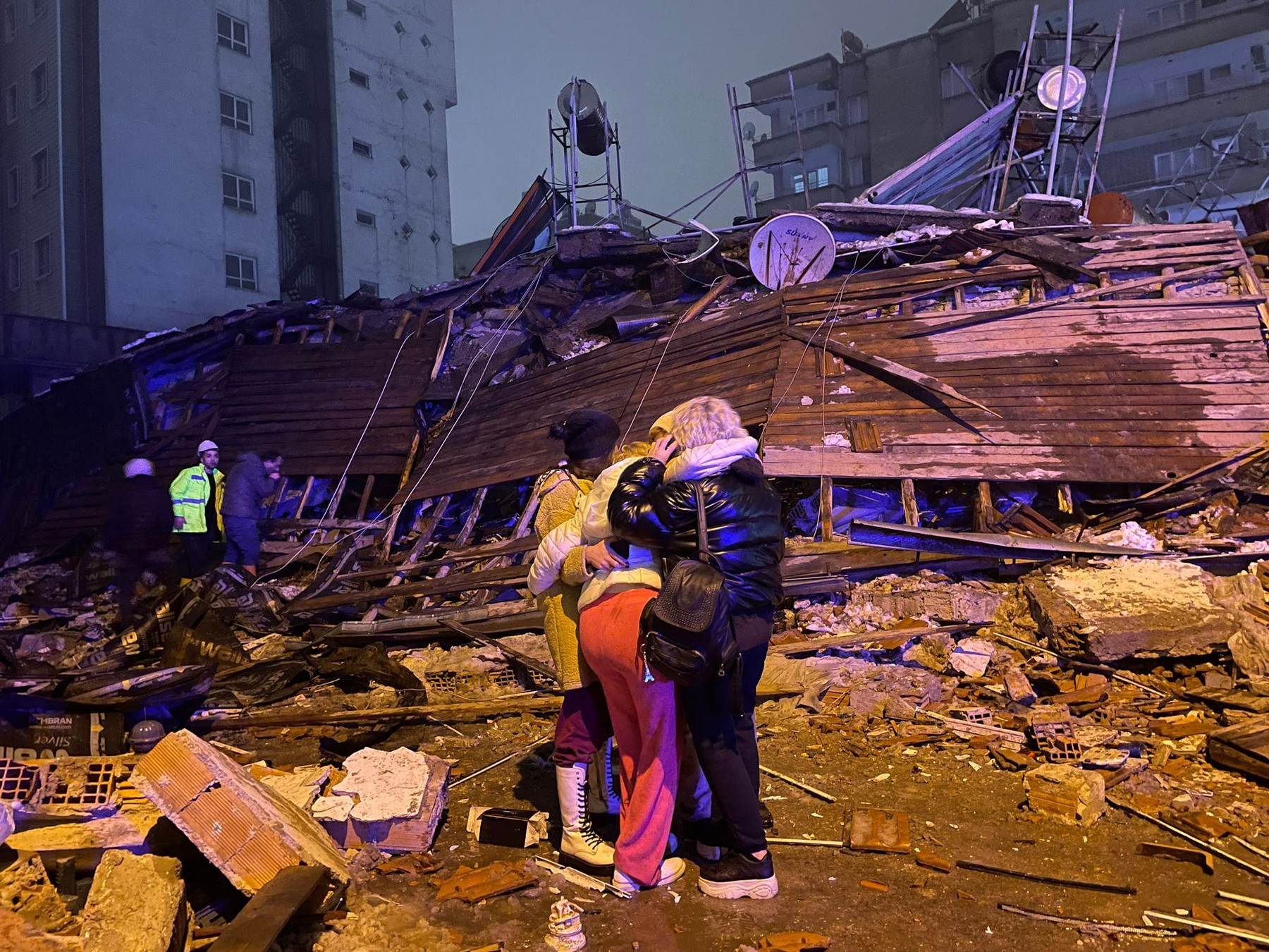  Strašni zemljotresi srušili bolnicu: Ljekari i pacijenti pod ruševinama 