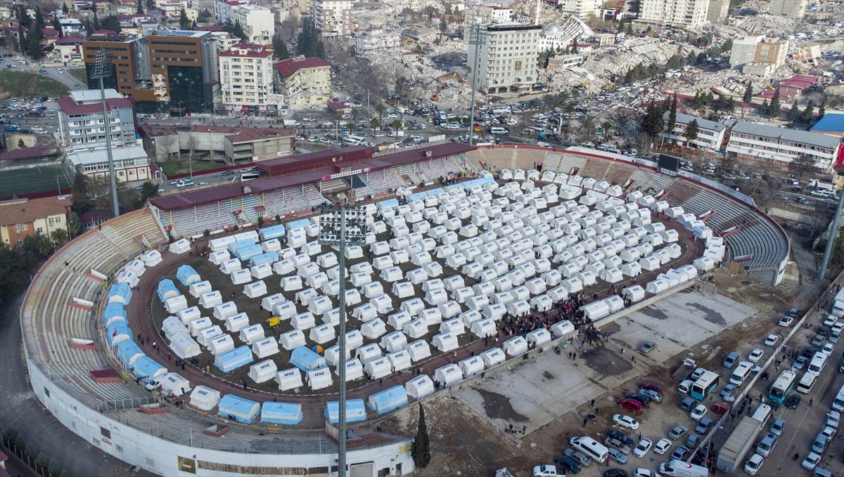  Postavljeni šatori za smještaj žrtava zemljotresa 