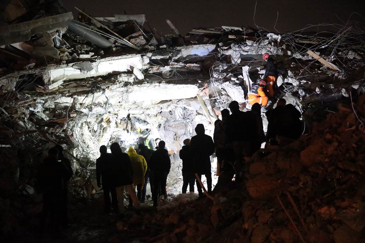  Broj poginulih u zemljotresu u Turskoj 