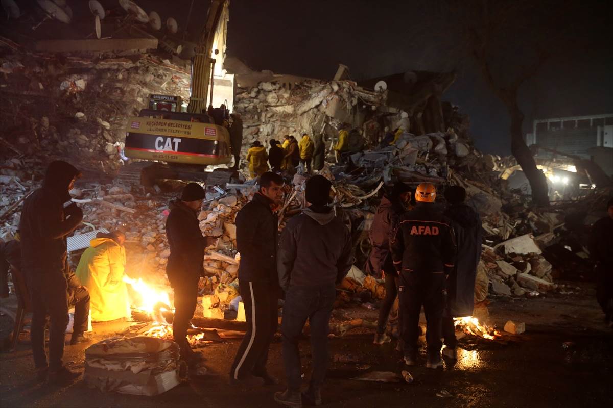  Izvlačenje žrtvi zemljotresa u Turskoj 