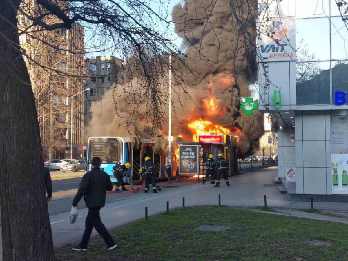 Požar na gradskom autobusu u Novom Sadu 