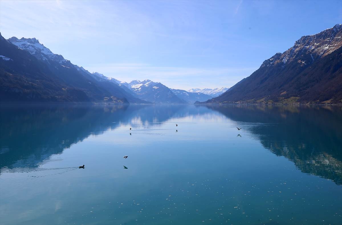  Jezero Brienz u podnožju Alpa 