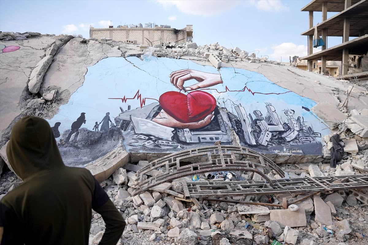  Mural na ruševinama u Siriji 
