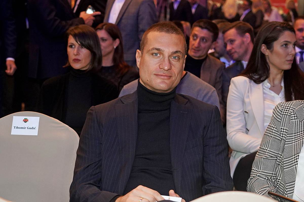 Nemanja Vidić zvanično kandidat za predsjednika FSS Nemanja Vidić zvanično kandidat za predsjednika FSS