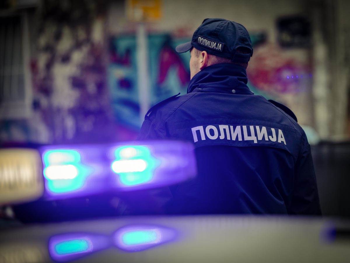  Uhapšen muškarac u Beogradu koji se slikao sa puškom 