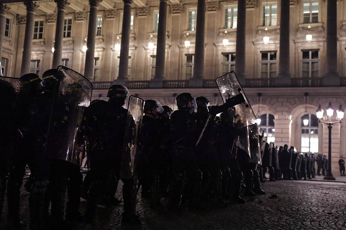  Novi sukobi demonstranata i policije u Parizu 