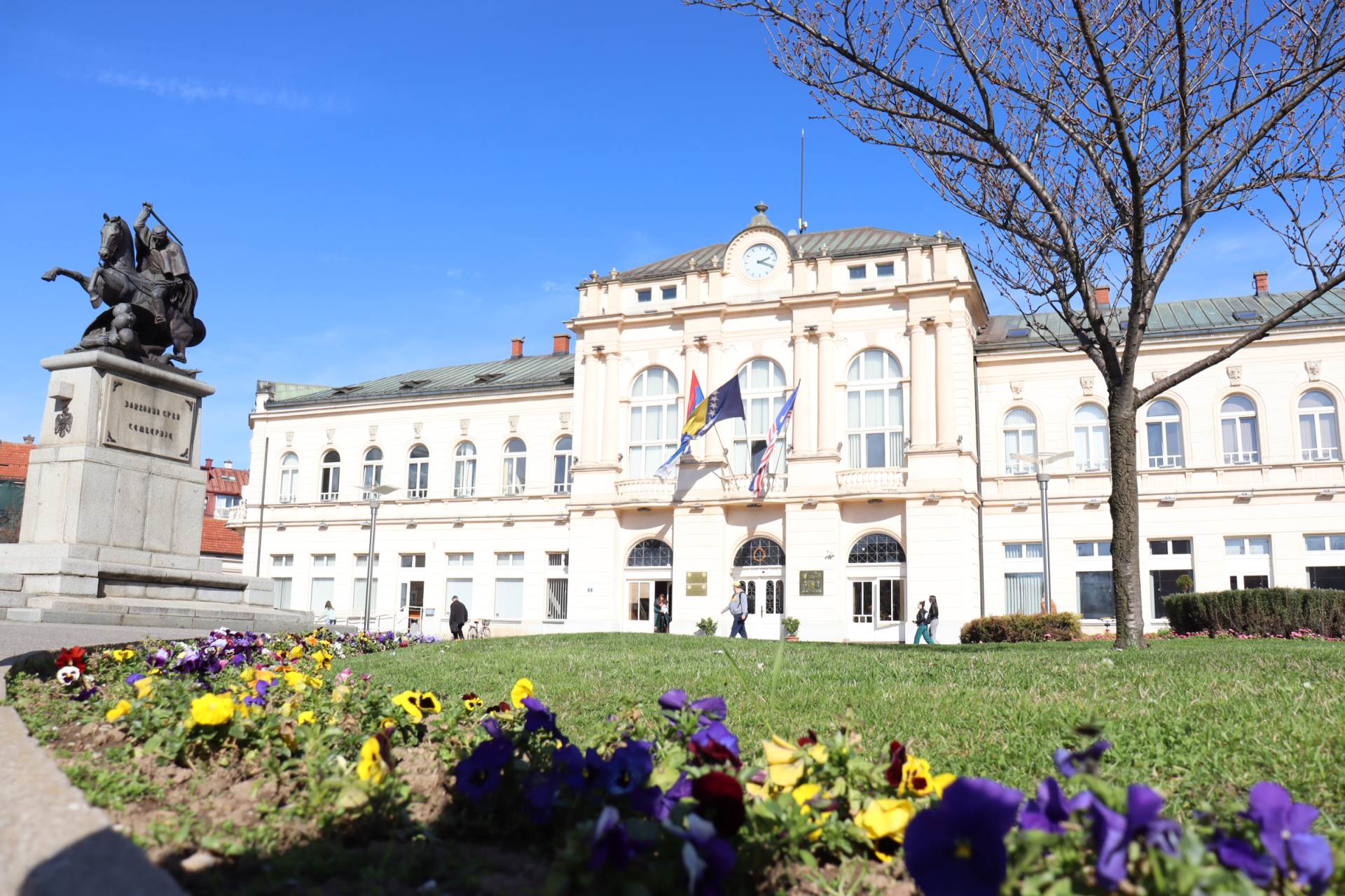  Drama u centru Bijeljine: Radniku pozlilo na kranu, u toku spašavanje 