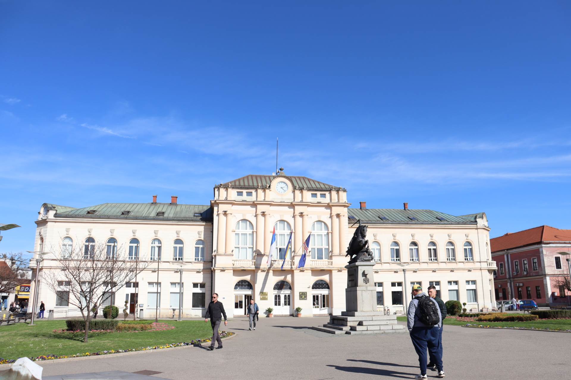 Policija pretresla prostorije Gradske uprave u Bijeljini Policija pretresla prostorije Gradske uprave u Bijeljini
