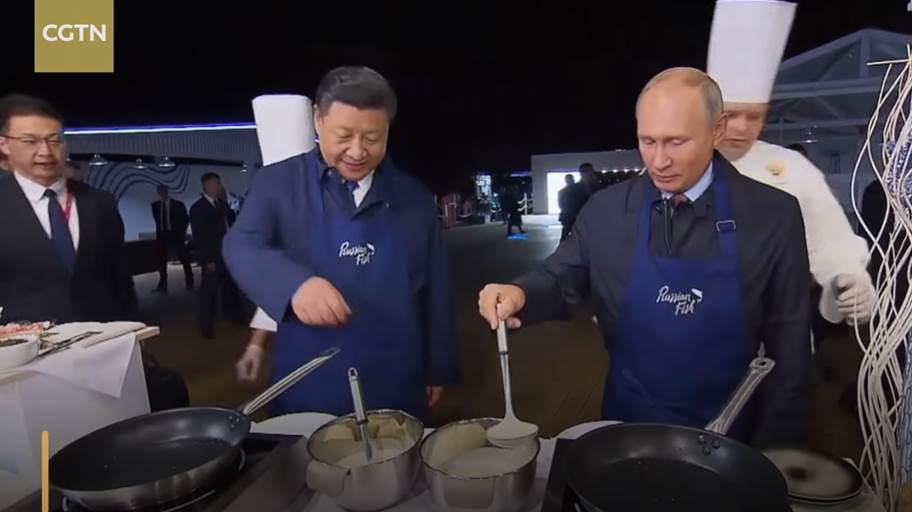  Putin i Si Đinping prave palačinke  