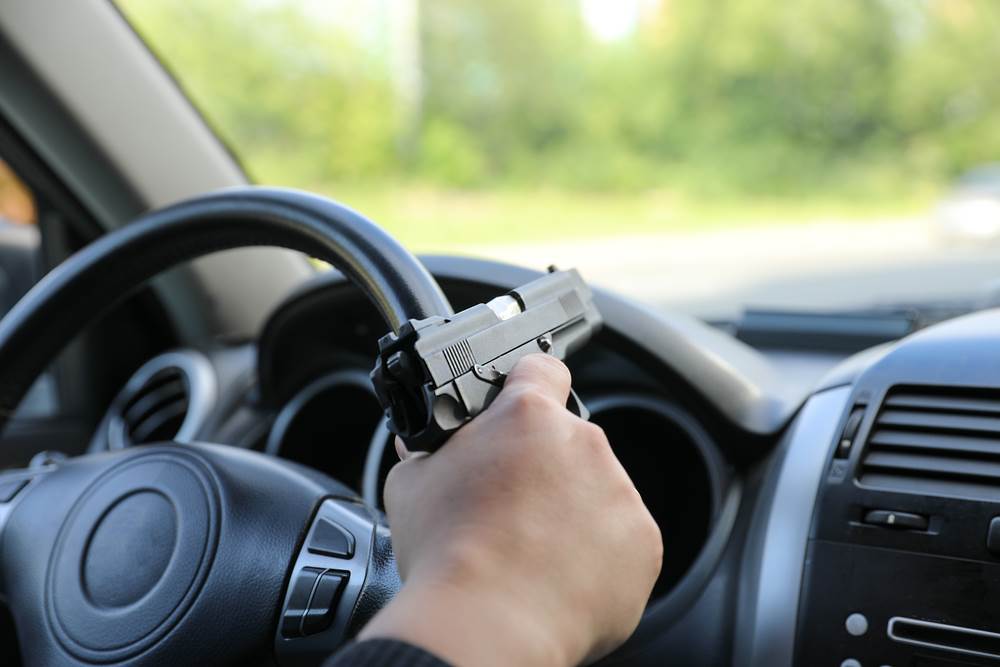  Pucnjava pištoljem iz automobila 