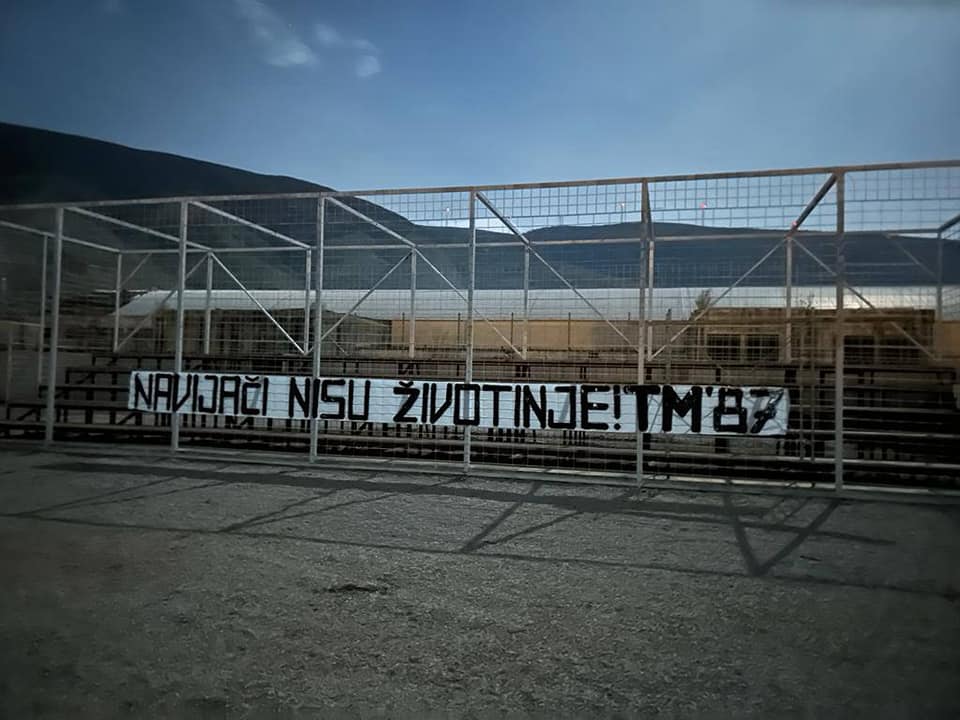  manijaci ostavili transparent na stadionu veleža  