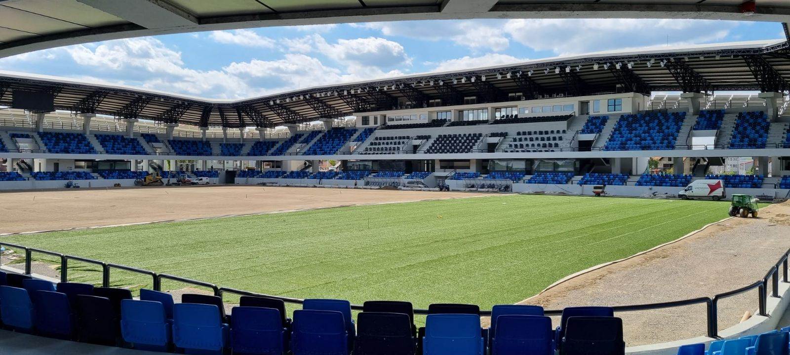  Stadion u Loznici postavljanje trave 