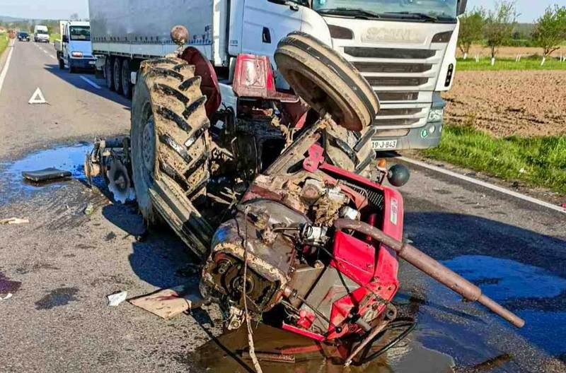  Traktor prepolovljen u udesu 