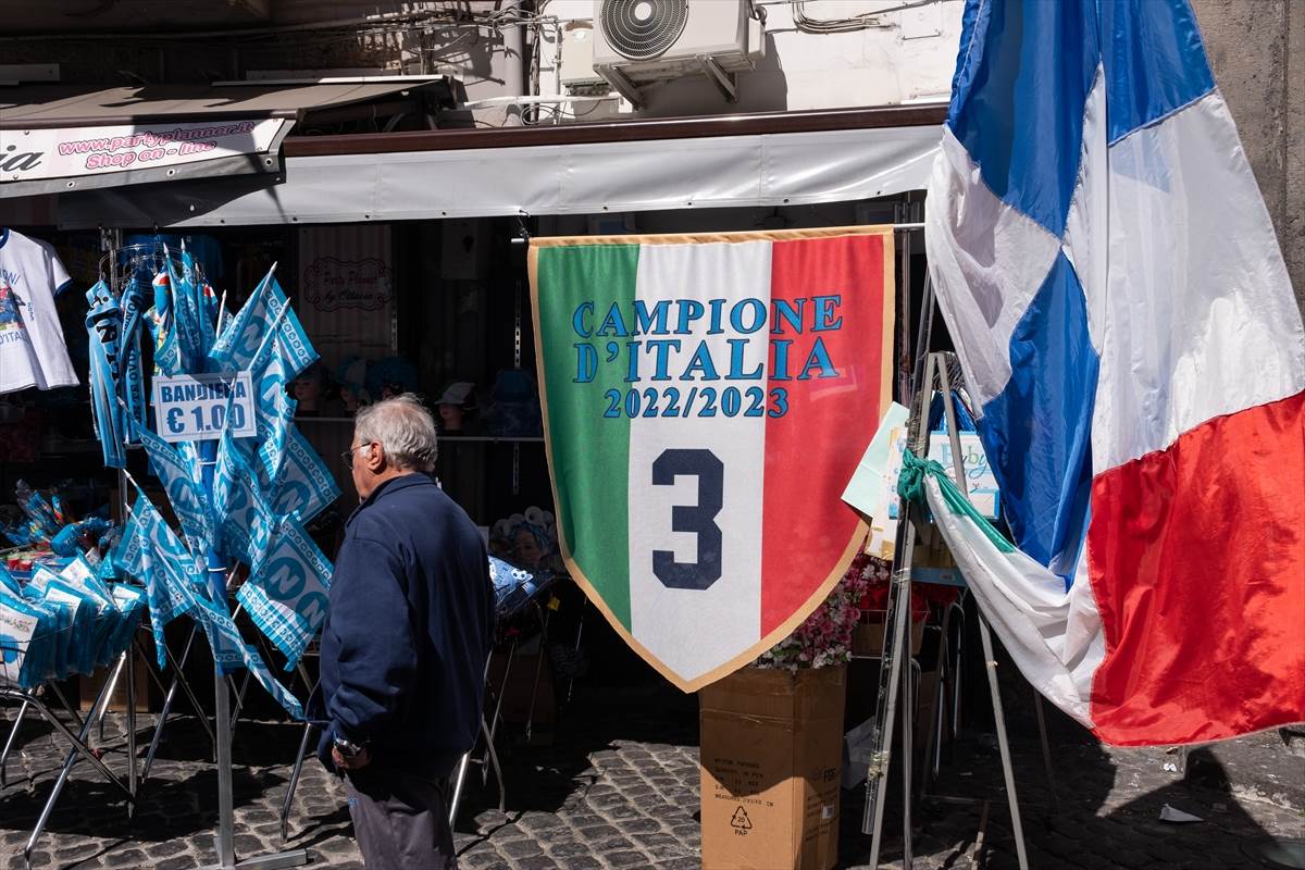  Napulj ukrašen bojama Napolija 