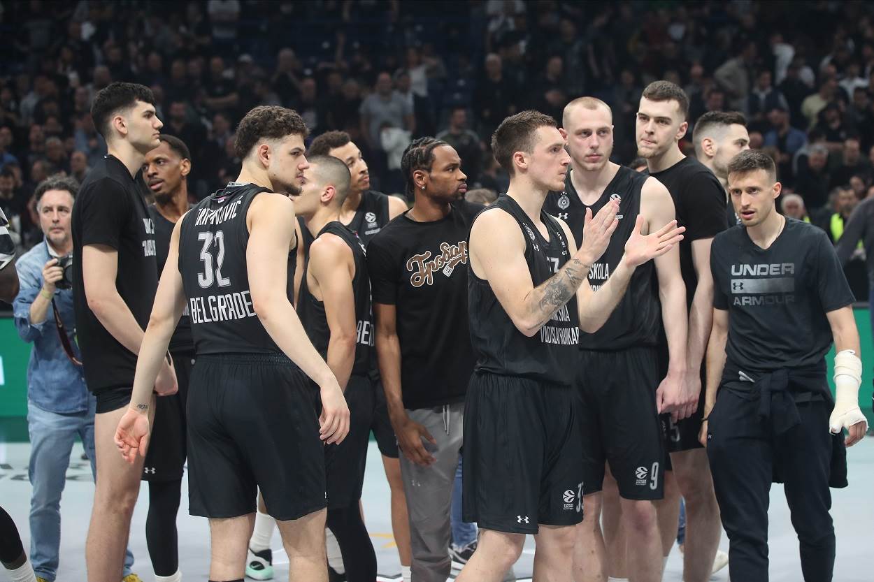  Kevin Panter držao govor košarkašima Partizana 