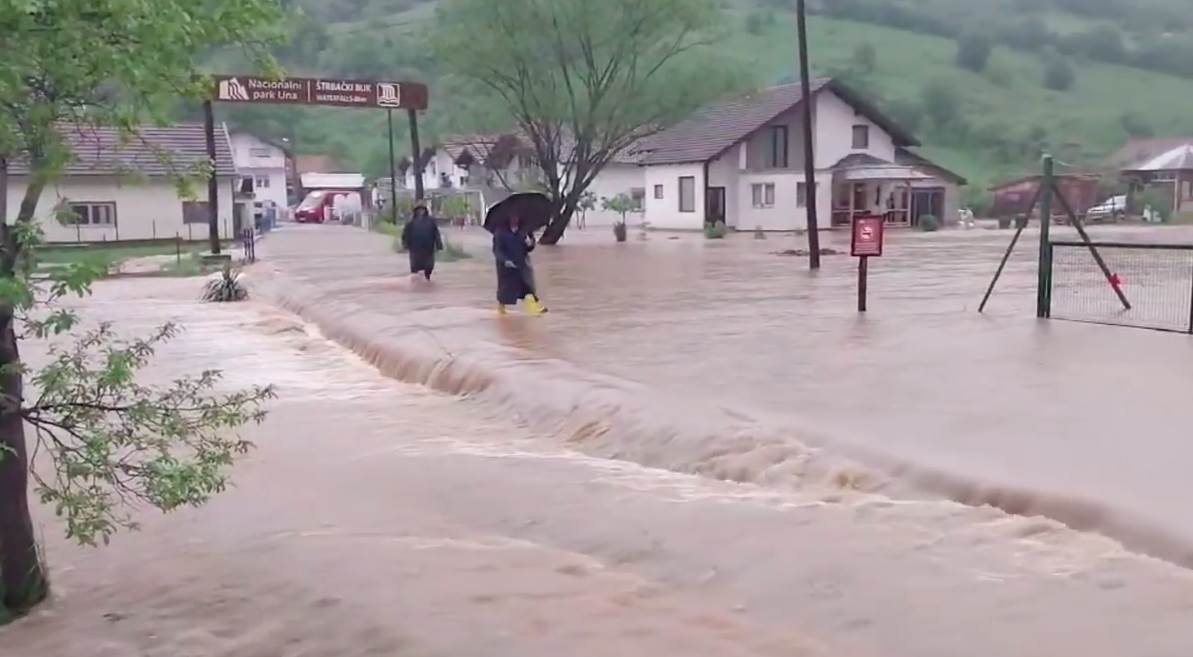  Nacionalni park Una pod vodom: Kiša donijela nevolje dijelu Krajine (VIDEO) 