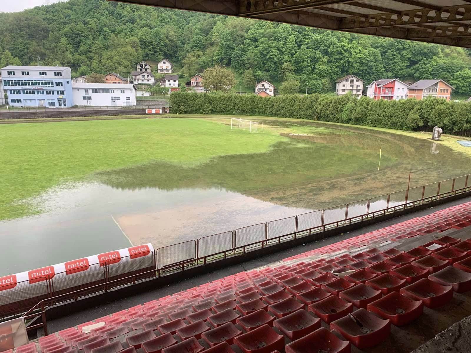  poplavljen stadion mlakve 
