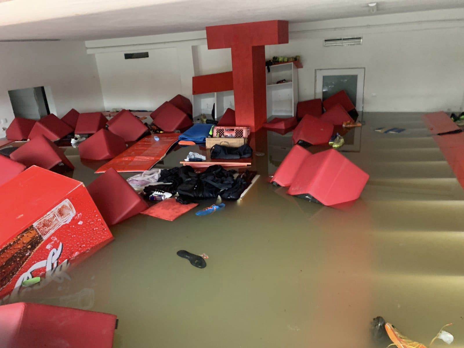  Poplavljen stadion Mlakve 