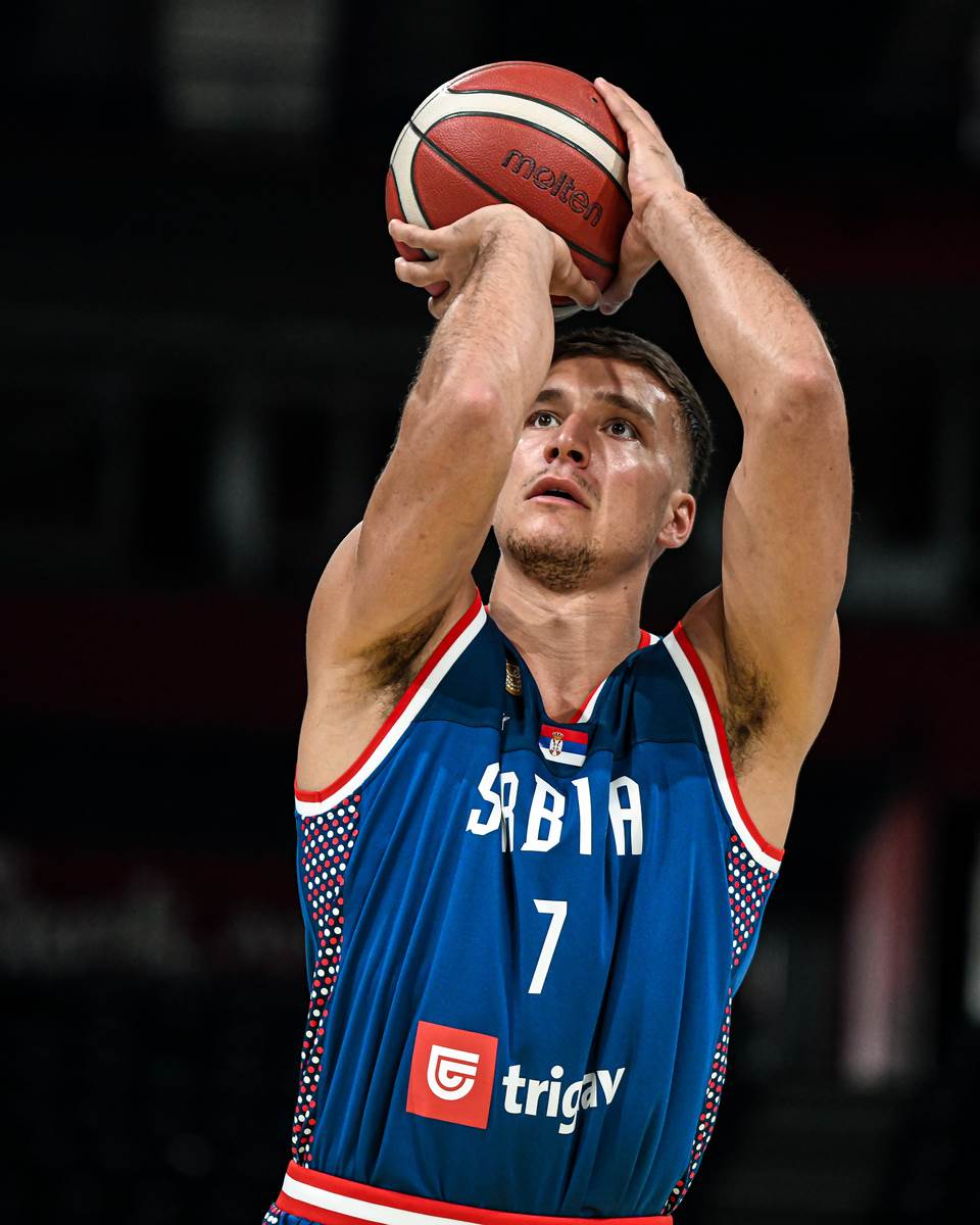 Gordan Dragić tražio od Bogdanovića novi dres Srbije Gordan Dragić tražio od Bogdanovića novi dres Srbije