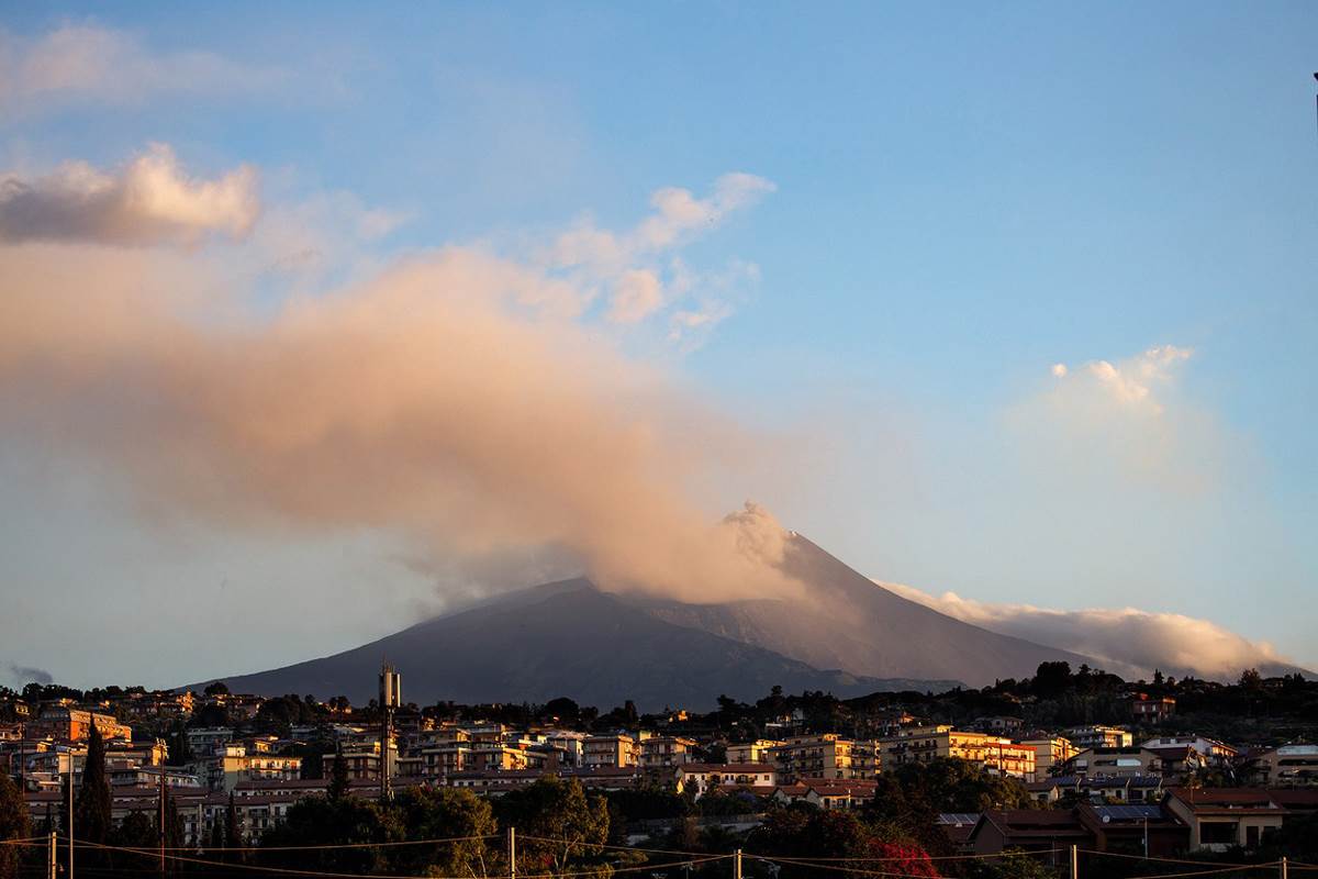  Srbi zarobljeni na Siciliji zbog erupcije vulkana 