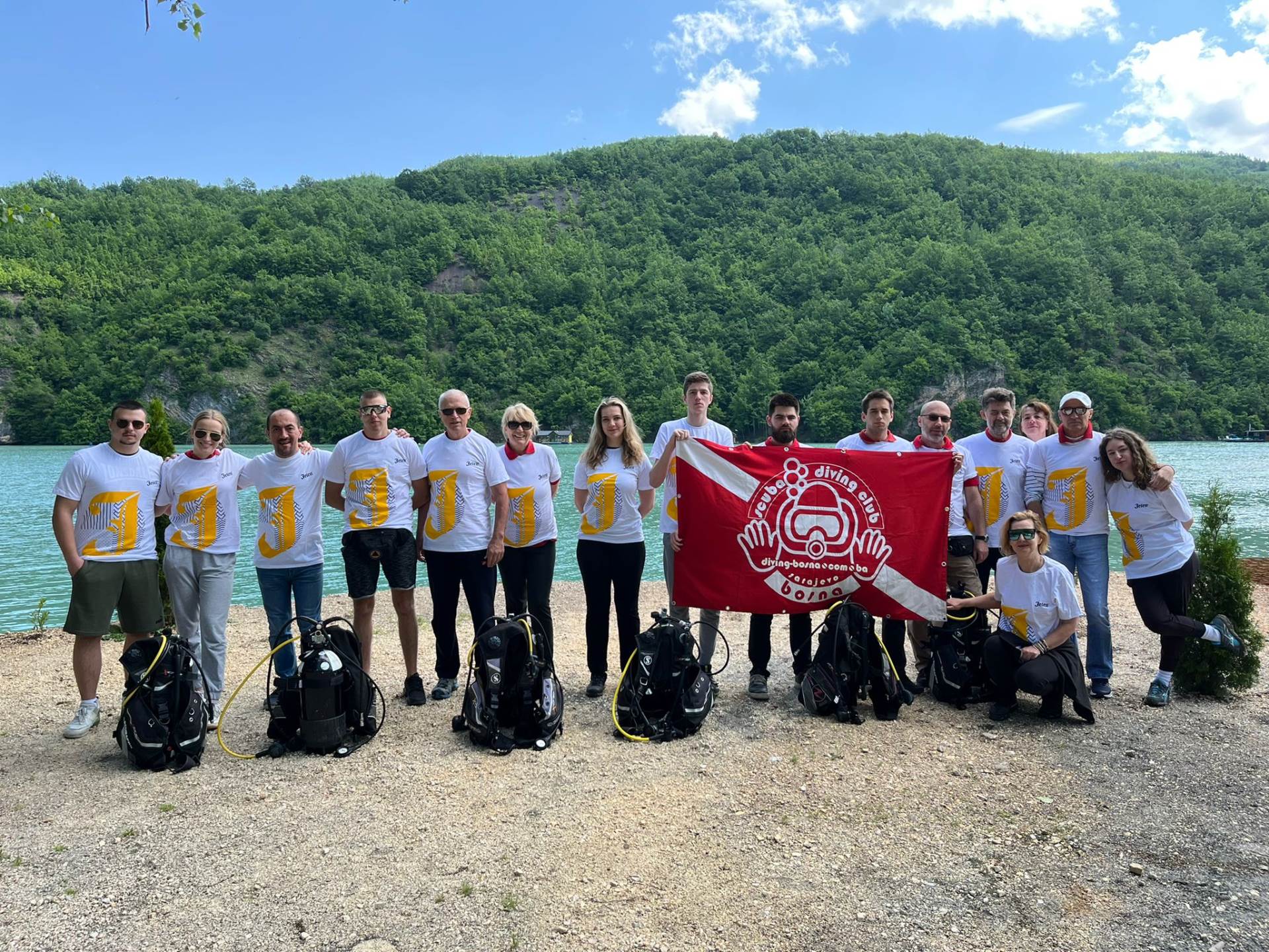  Ronioci sa Višegradskog jezera prikupili 180 kilograma otpada 