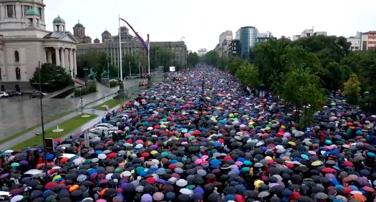  Četvrti protest "Srbija protiv nasilja": Opkoljen RTS 