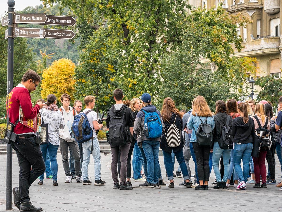  Profesor slikao učenice na ekskurziji 