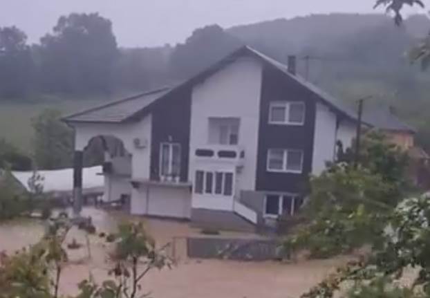  Poplavljeno 15 kuća u Čeliću 