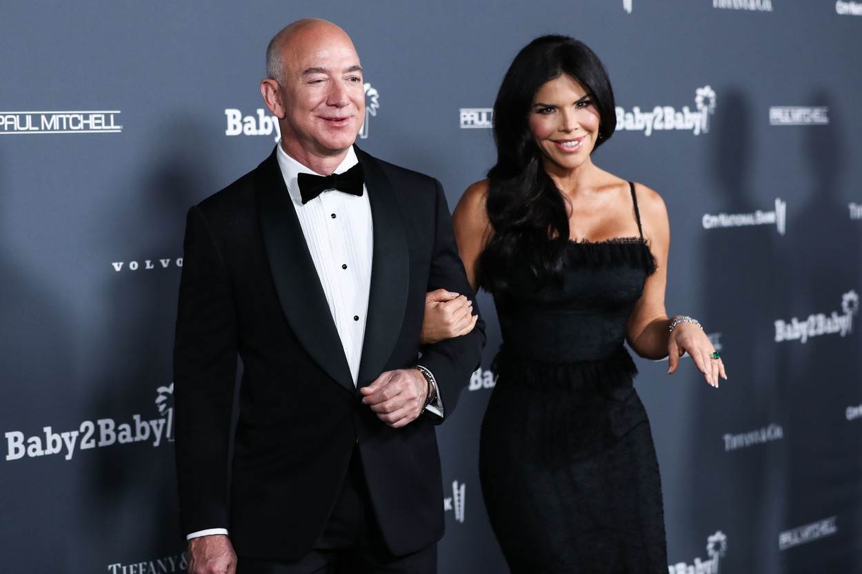  Džeb Bezos na jahti sa djevojkom 